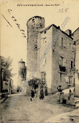 Carte postale ancienne Rue du Port — Puy-l'Évêque (Lot)