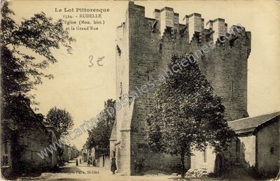 Carte postale ancienne L'Eglise (Mon. hist.) et la Grand'Rue — Rudelle (Lot)