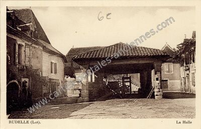 Carte postale ancienne La Halle — Rudelle (Lot)