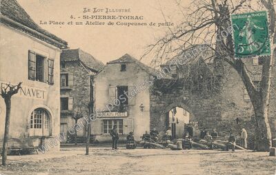 Carte postale ancienne La Place et un Atelier de Coupeuses de paille — Saint-Pierre-Toirac (Lot)