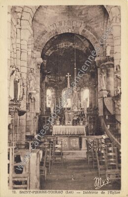 Carte postale ancienne Intérieur de l'Eglise — Saint-Pierre-Toirac (Lot)