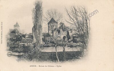 Carte postale ancienne Ruines du Château - Eglise — Assier (Lot)