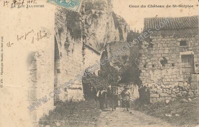 Carte postale ancienne Cour du Château — Saint-Sulpice (Lot)