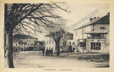 Carte postale ancienne La Grande Place — Sousceyrac (Lot)