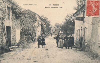 Carte postale ancienne Rue du Bureau de Tabac — Terrou (Lot)