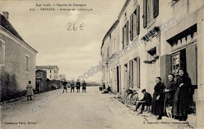 Carte postale ancienne Avenue de Lalbenque — Varaire (Lot)