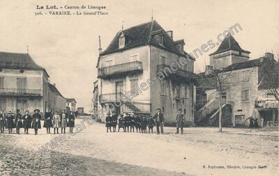 Carte postale ancienne La Grand'Place — Varaire (Lot)