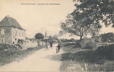 Carte postale ancienne Avenue de Puylaroque — Vaylats (Lot)