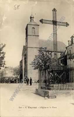 Carte postale ancienne L'Eglise et la Place — Vayrac (Lot)