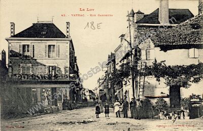 Carte postale ancienne Rue Gambetta — Vayrac (Lot)