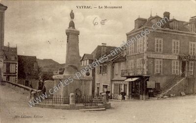 Carte postale ancienne Le Monument — Vayrac (Lot)