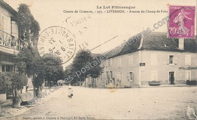 Carte postale ancienne Le Lot Pittoresque. Causse de Livernon. Avenue du Champ-de-Foire — Livernon (Lot)