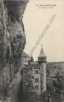Carte postale ancienne Le Chemin de ronde — Rocamadour (Lot)