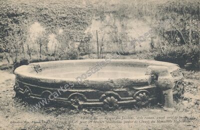 Carte postale ancienne Vasque des Jacobins, style roman — Figeac (Lot)