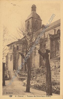 Carte postale ancienne Terrasse de Notre-Dame-du-Puy — Figeac (Lot)