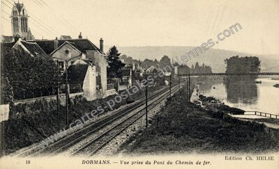 Carte postale ancienne Vue prise du Pont du Chemin de fer — Dormans (Marne)
