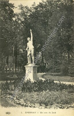 Carte postale ancienne Un coin du Jard — Épernay (Marne)