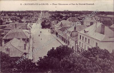 Carte postale ancienne Place Clémenceau et Rue du Général-Gouraud — Mourmelon-le-Grand (Marne)