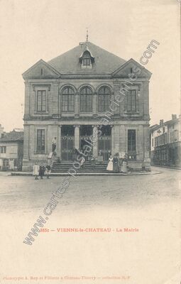 Carte postale ancienne La Mairie — Vienne-le-Château (Marne)