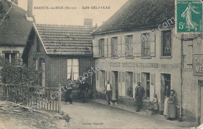 Carte postale ancienne Café DELAVEAU — Mareuil-en-Brie (Marne)