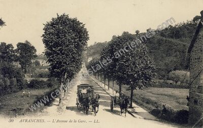 Carte postale ancienne L'Avenue de la Gare — Avranches (Manche)