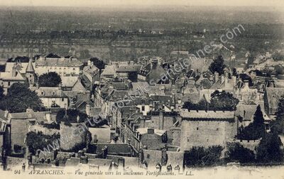 Carte postale ancienne Vue générale vers les anciennes Fortifications — Avranches (Manche)