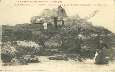 Carte postale ancienne Rochers à marée basse et le Phare de Gatteville et son Sémaphore — Barfleur (Manche)