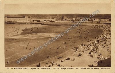 Carte postale ancienne La Plage devant les ruines de la Gare Maritime — Cherbourg (Manche)