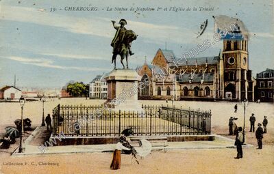Carte postale ancienne La Statue de Napoleon 1er et l'Église de la Trinité — Cherbourg (Manche)