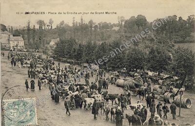 Carte postale ancienne Place de la Croûte un jour de Grand Marché — Coutances (Manche)