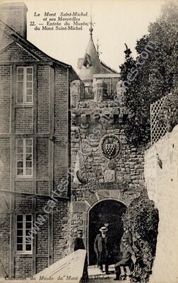 Carte postale ancienne Le Mont Saint-Michel et ses Merveilles — Entrée du Musée — Le Mont-Saint-Michel (Manche)