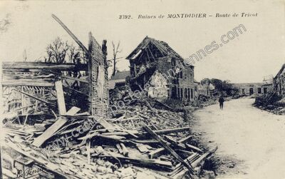 Carte postale ancienne Ruines - Route de Tricot — Montdidier (Somme)