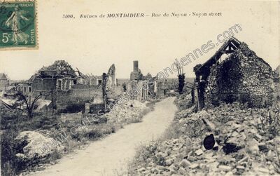 Carte postale ancienne Ruines de Montdidier - Rue de Noyon — Montdidier (Somme)