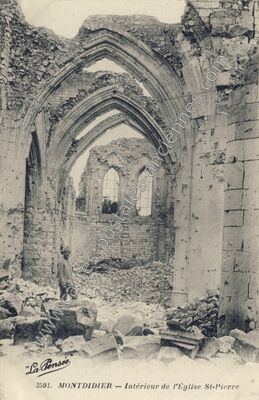 Carte postale ancienne Intérieur de l'Église St-Pierre — Montdidier (Somme)