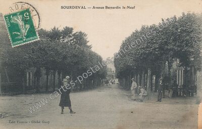 Carte postale ancienne Avenue Bernardin le Neuf — Sourdeval (Manche)