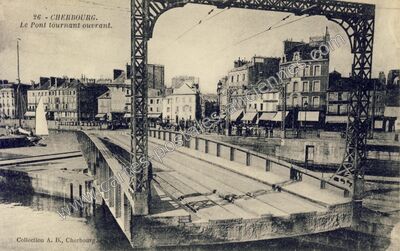Carte postale ancienne Le Pont tournant ouvrant — Cherbourg (Manche)
