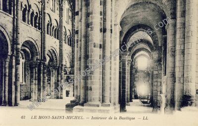 Carte postale ancienne Intérieur de la Basilique — Le Mont-Saint-Michel (Manche)