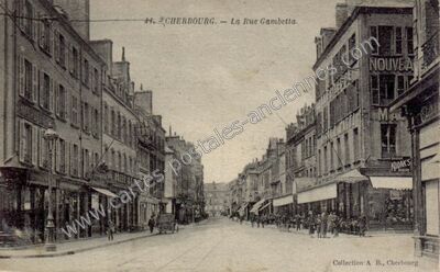 Carte postale ancienne La Rue Gambetta — Cherbourg (Manche)