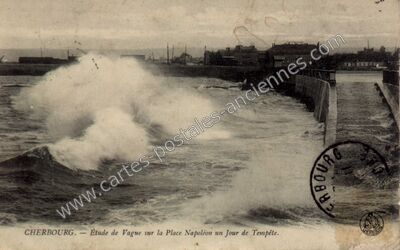 Carte postale ancienne Étude de Vague sur la Place Napoléon un Jour de Tempête — Cherbourg (Manche)