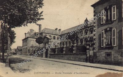 Carte postale ancienne Ecole Normale d'Institutrices — Coutances (Manche)