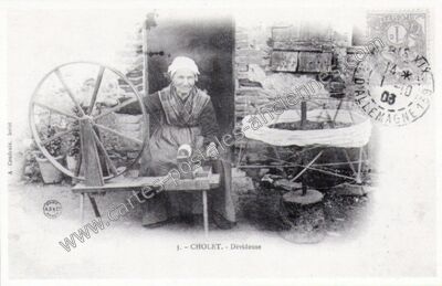 Carte postale ancienne Dévideuse — Cholet (Maine-et-Loire)