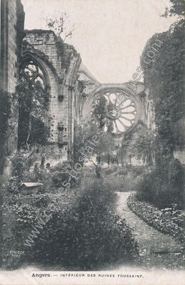 Carte postale ancienne Intérieur des ruines Toussaint — Angers (Maine-et-Loire)