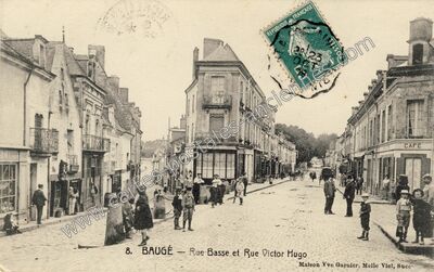 Carte postale ancienne Rue Basse et Rue Victor Hugo — Baugé (Maine-et-Loire)