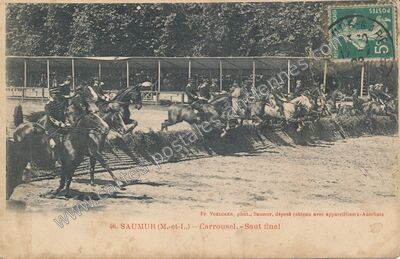 Carte postale ancienne Carrousel. — Saut final — Saumur (Maine-et-Loire)