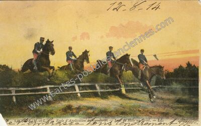 Carte postale ancienne Ecole d'Application de Cavalerie. Saut de Haie au Breil — Saumur (Maine-et-Loire)