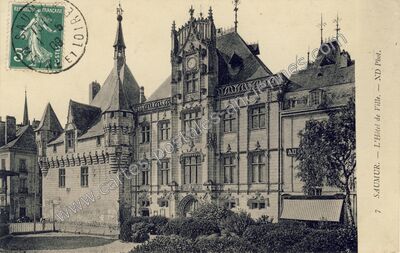 Carte postale ancienne L'Hôtel de Ville — Saumur (Maine-et-Loire)
