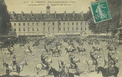 Carte postale ancienne Ecole d'application de cavalerie / Carrousel militaire / Quadrille des Lanciers — Saumur (Maine-et-Loire)