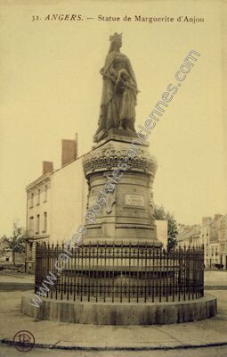 Carte postale ancienne Statue de Marguerite d'Anjou — Angers (Maine-et-Loire)
