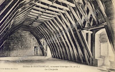 Carte postale ancienne Château de MONTSOREAU, monument historique / Les Charpentes — Montsoreau (Maine-et-Loire)