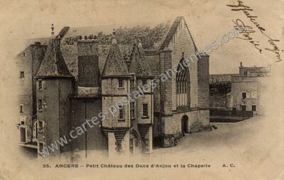 Carte postale ancienne Petit Château des Ducs d'Anjou et la Chapelle — Angers (Maine-et-Loire)
